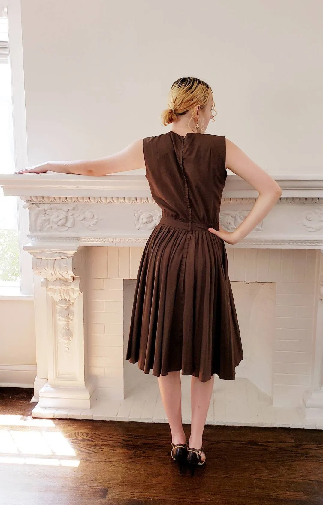1950s Brown Cotton Midi Length Sun Dress / 50s Sleeveless Dress Full Pleated Skirt / M / Avalon