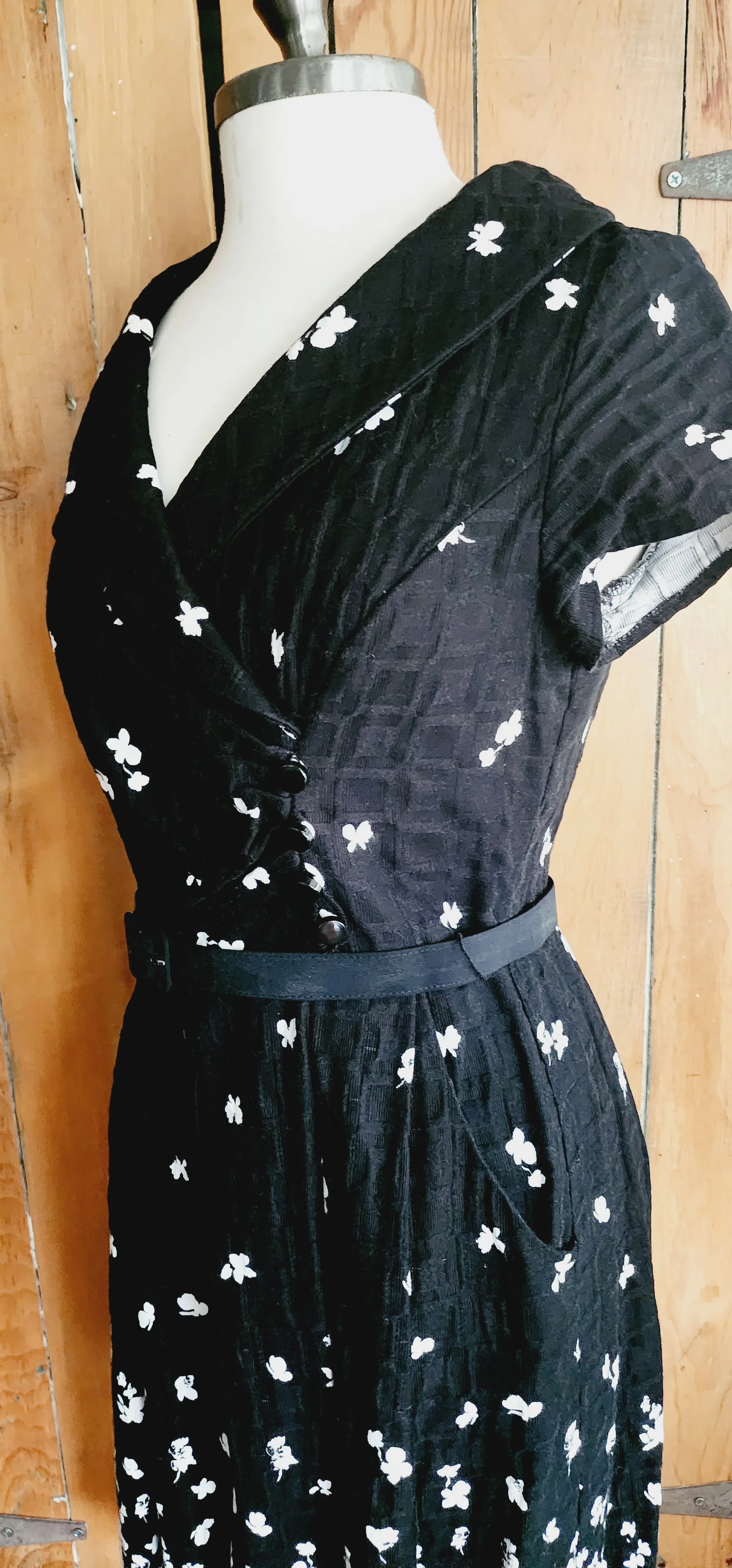 90s Does 50s Dress Black w/White Floral Print Julian Taylor