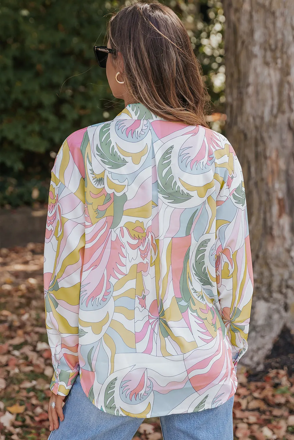 Abstract Turn-Down Collar Loose Shirt