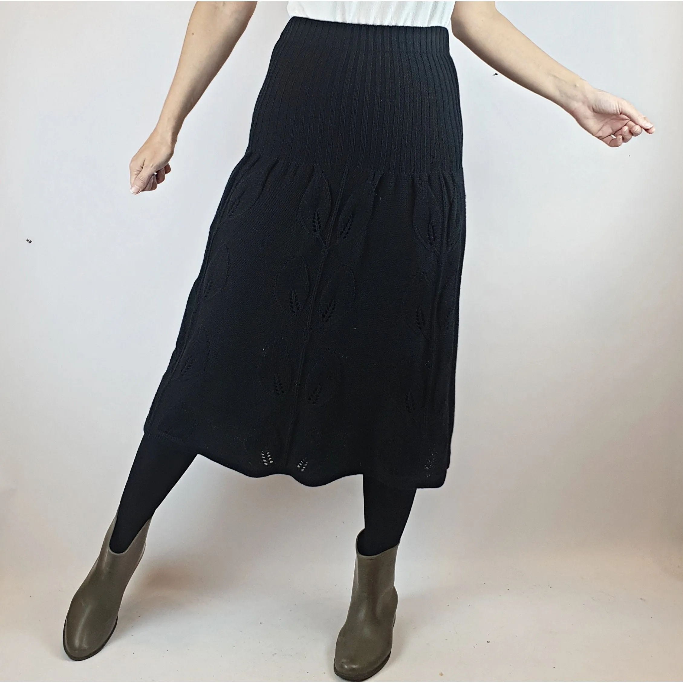 Alpha 60 pre-owned black merino wool mix knit skirt with knitted patterns size XS (best fits size 8)
