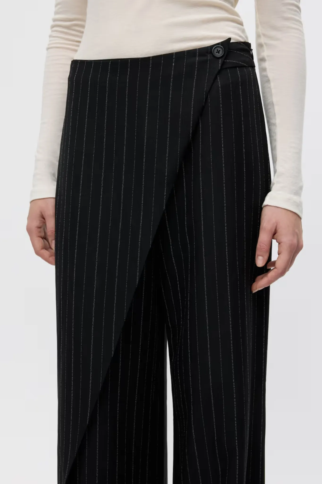 ENTAM PANTS - BLACK PINSTRIPE