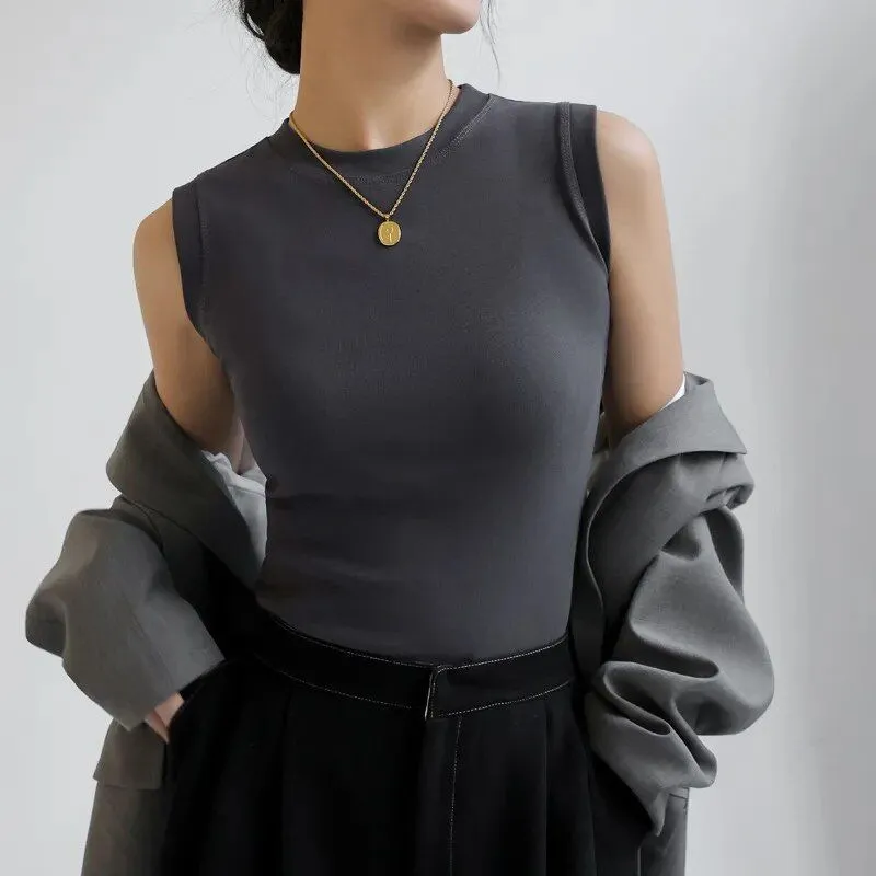Lena - Sleeveless round-neck tank top for women