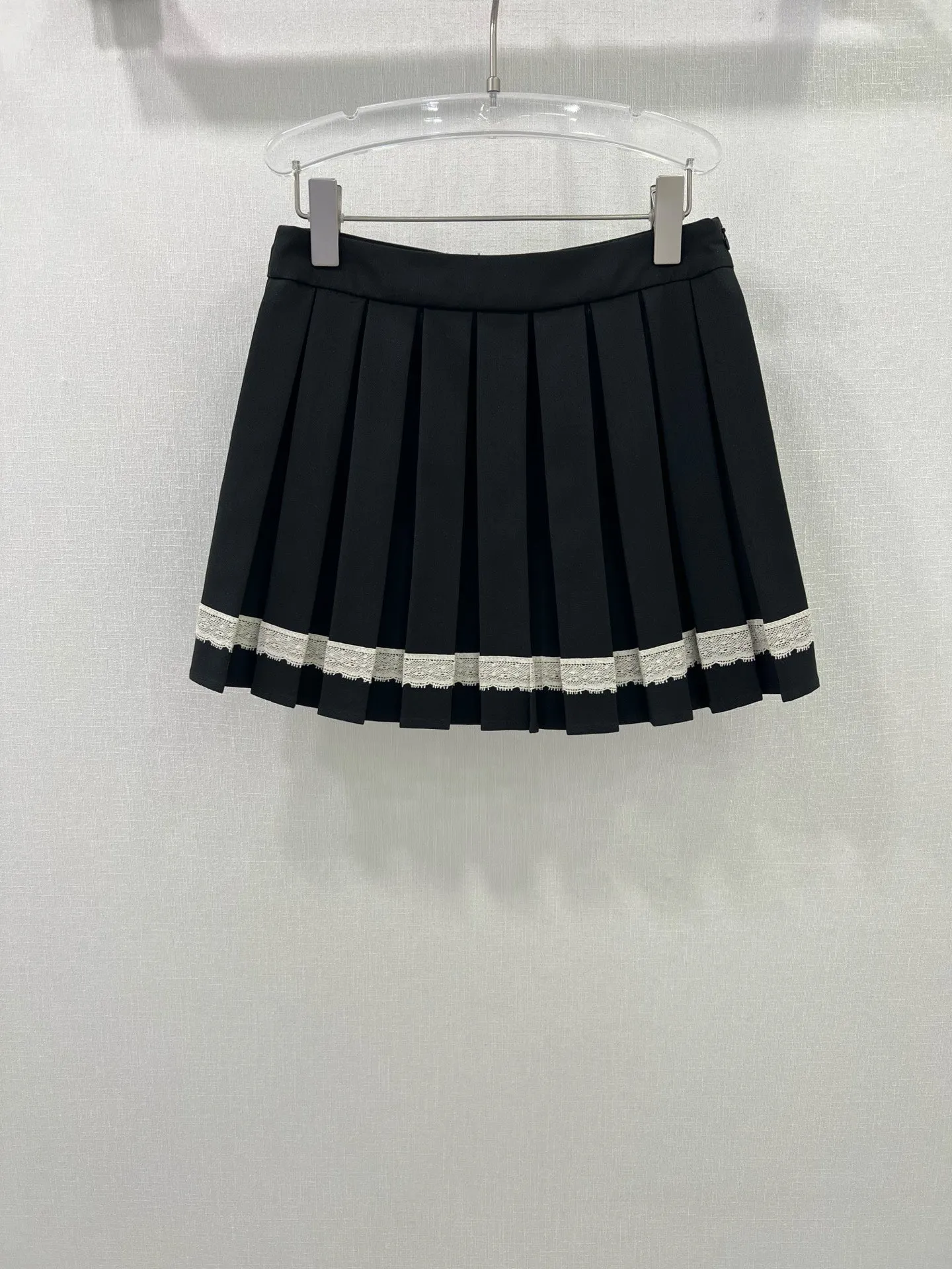 MU 25 new pleated skirt