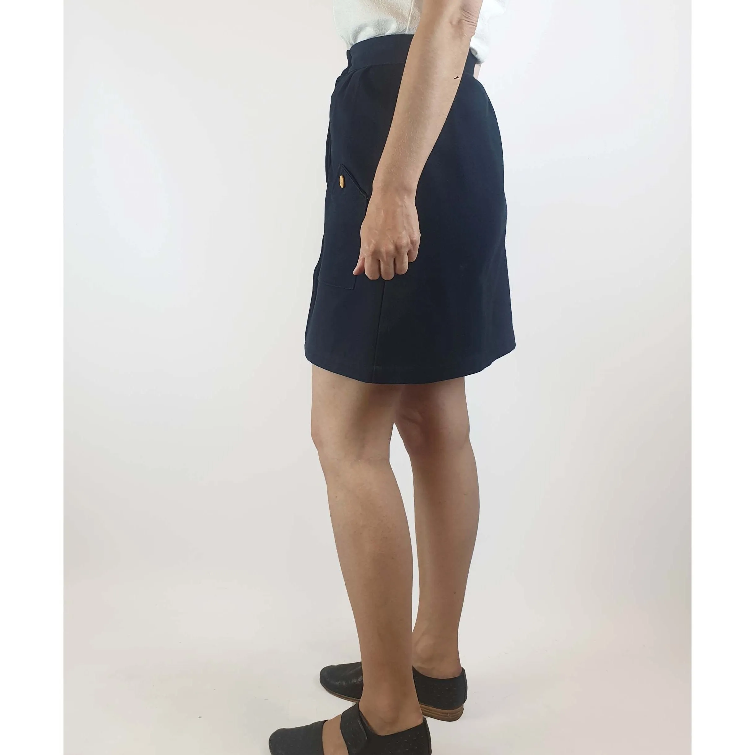 Preap Coutts preloved navy blue skirt with wooden buttons size 1 (best fits sizes 6-8)