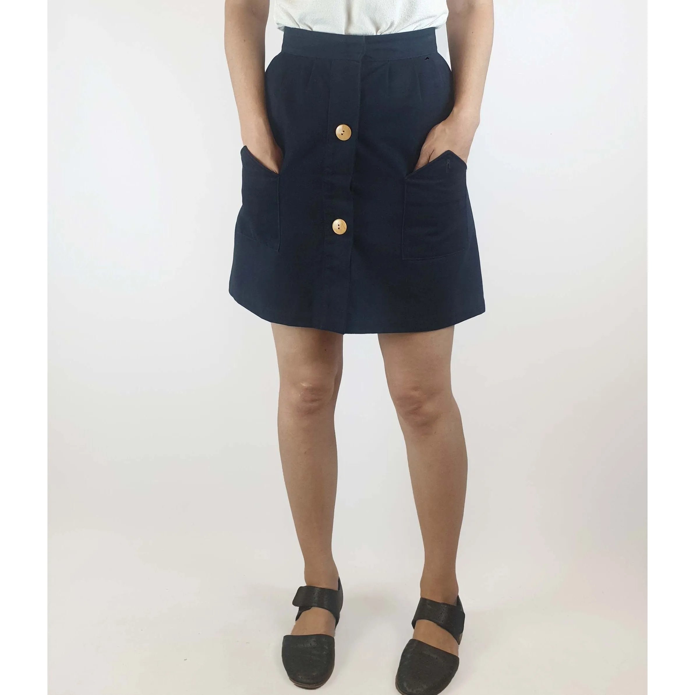 Preap Coutts preloved navy blue skirt with wooden buttons size 1 (best fits sizes 6-8)