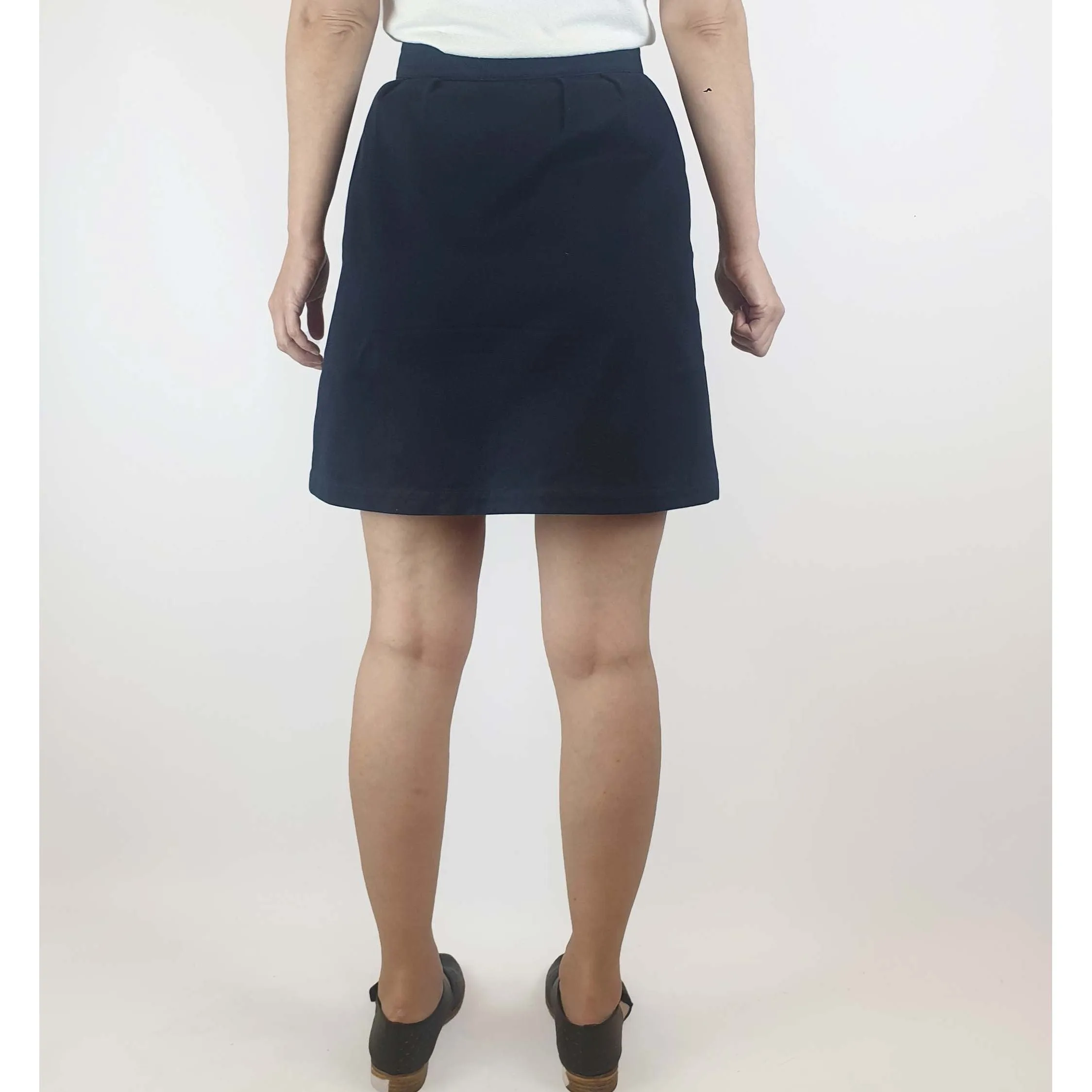 Preap Coutts preloved navy blue skirt with wooden buttons size 1 (best fits sizes 6-8)