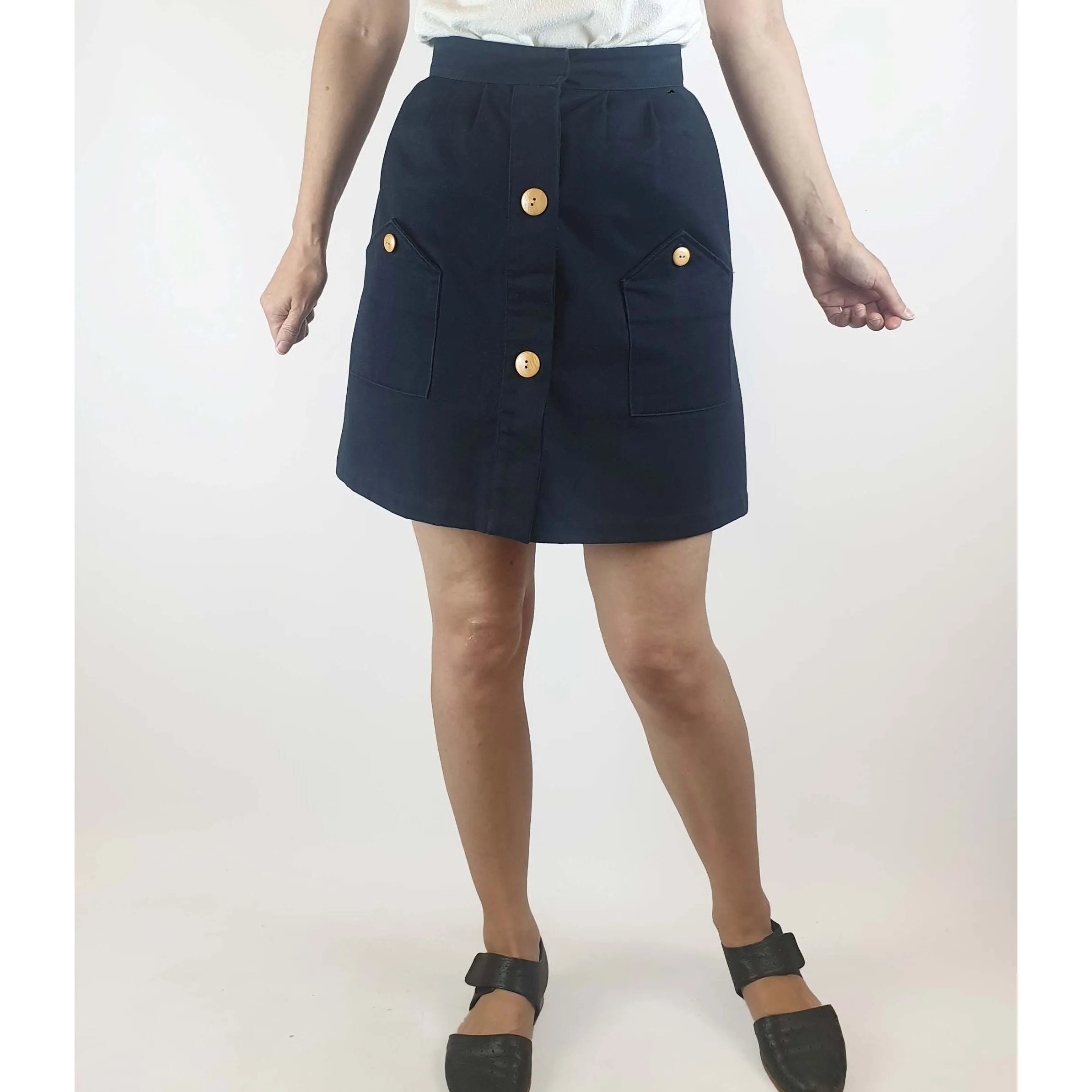 Preap Coutts preloved navy blue skirt with wooden buttons size 1 (best fits sizes 6-8)