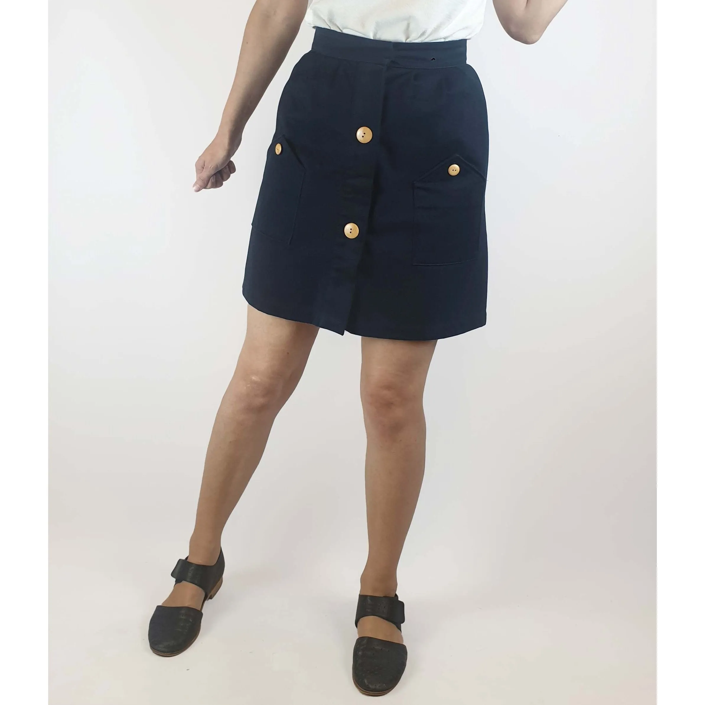 Preap Coutts preloved navy blue skirt with wooden buttons size 1 (best fits sizes 6-8)