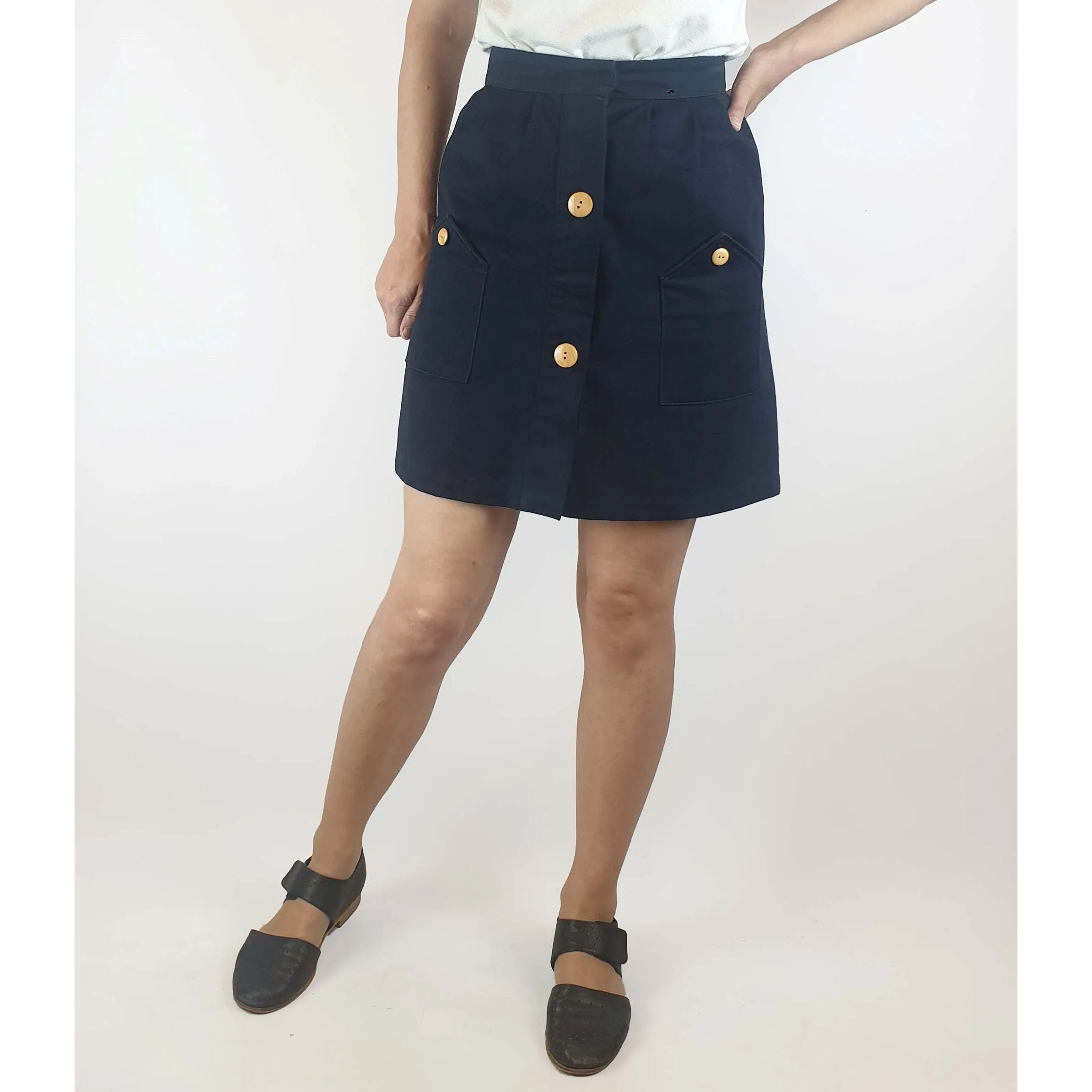 Preap Coutts preloved navy blue skirt with wooden buttons size 1 (best fits sizes 6-8)