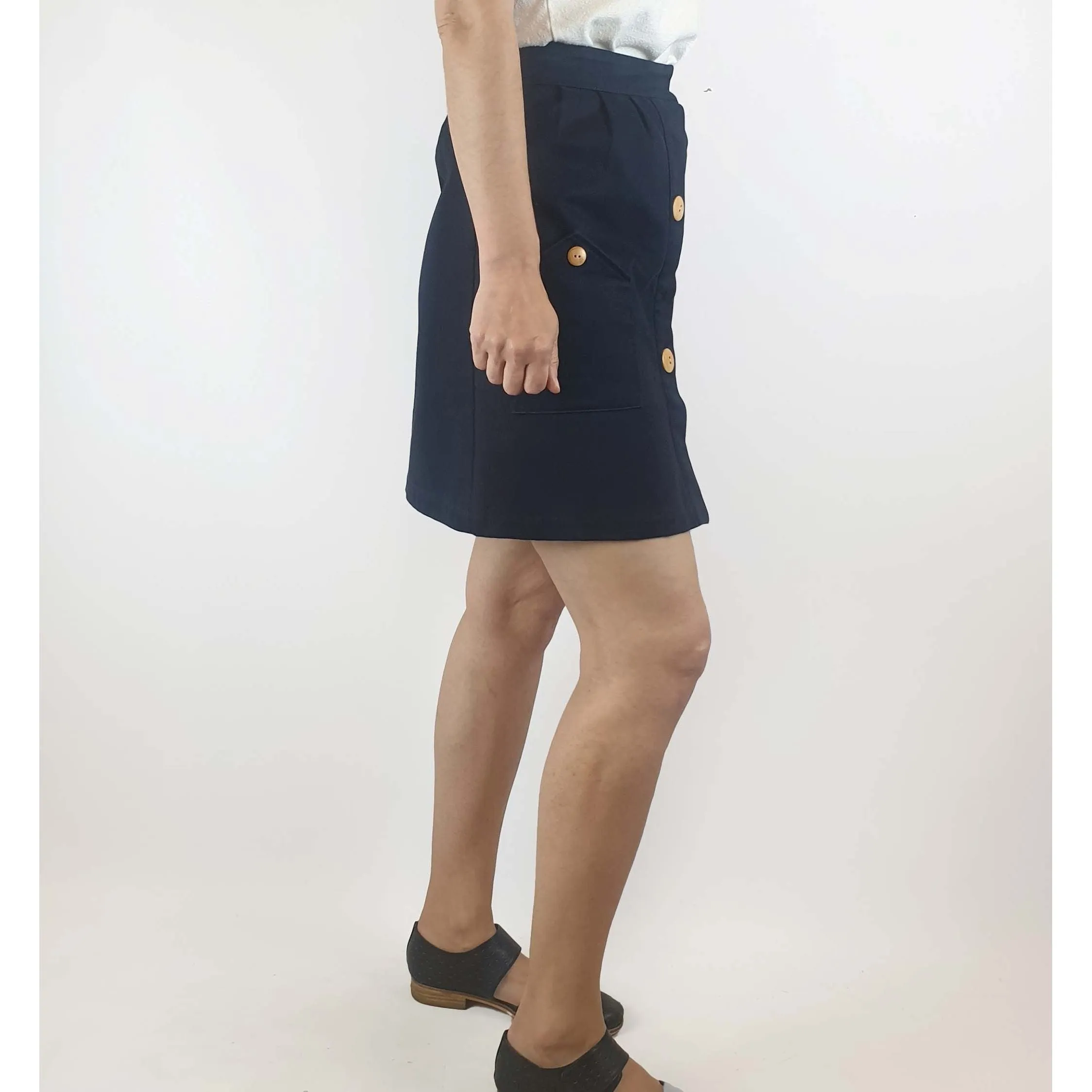 Preap Coutts preloved navy blue skirt with wooden buttons size 1 (best fits sizes 6-8)