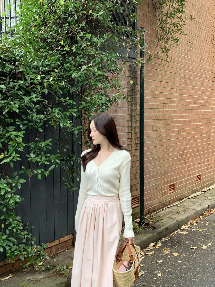 V-neck sweater and high waist pleated skirt set
