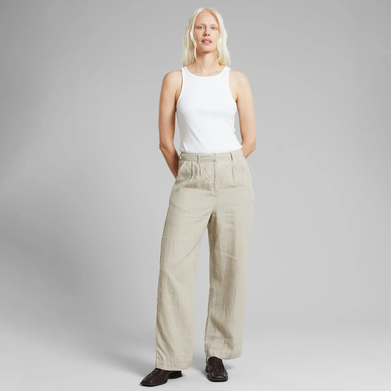 Vickeleby Linen Pleated Trousers in Ecru