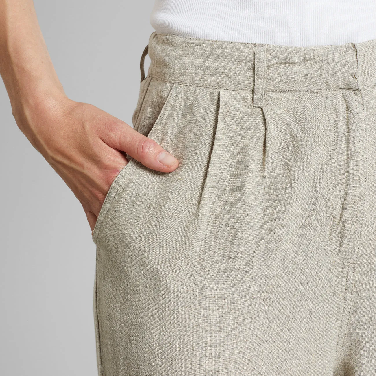 Vickeleby Linen Pleated Trousers in Ecru
