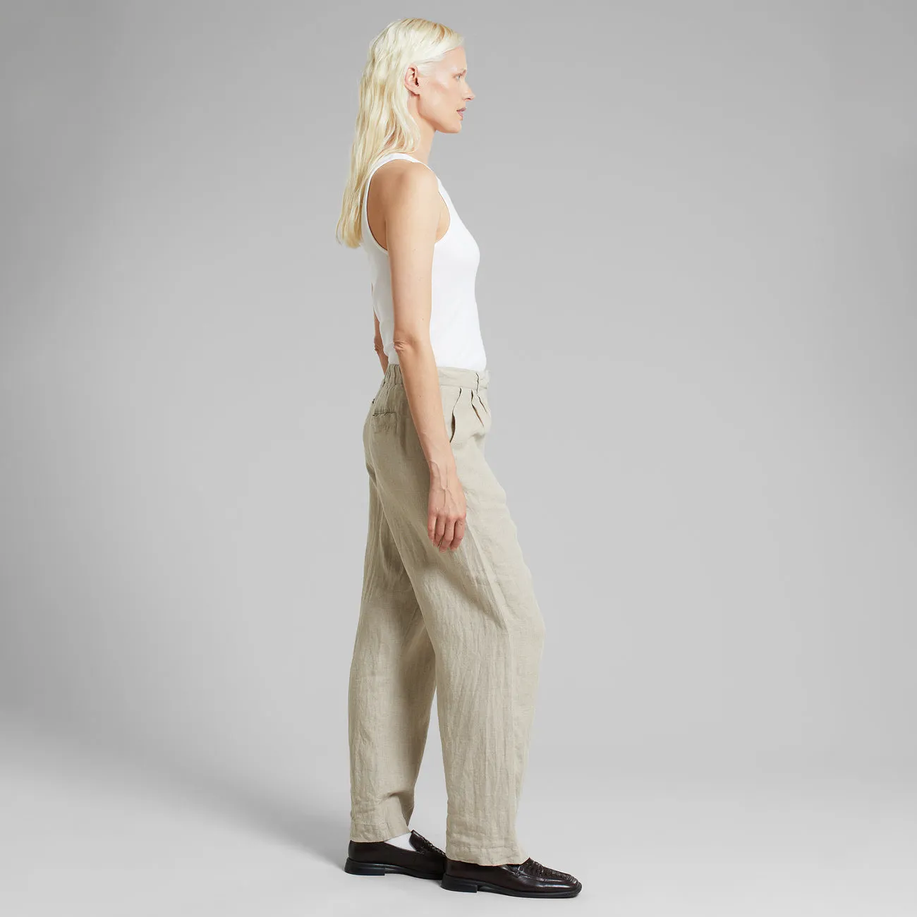 Vickeleby Linen Pleated Trousers in Ecru
