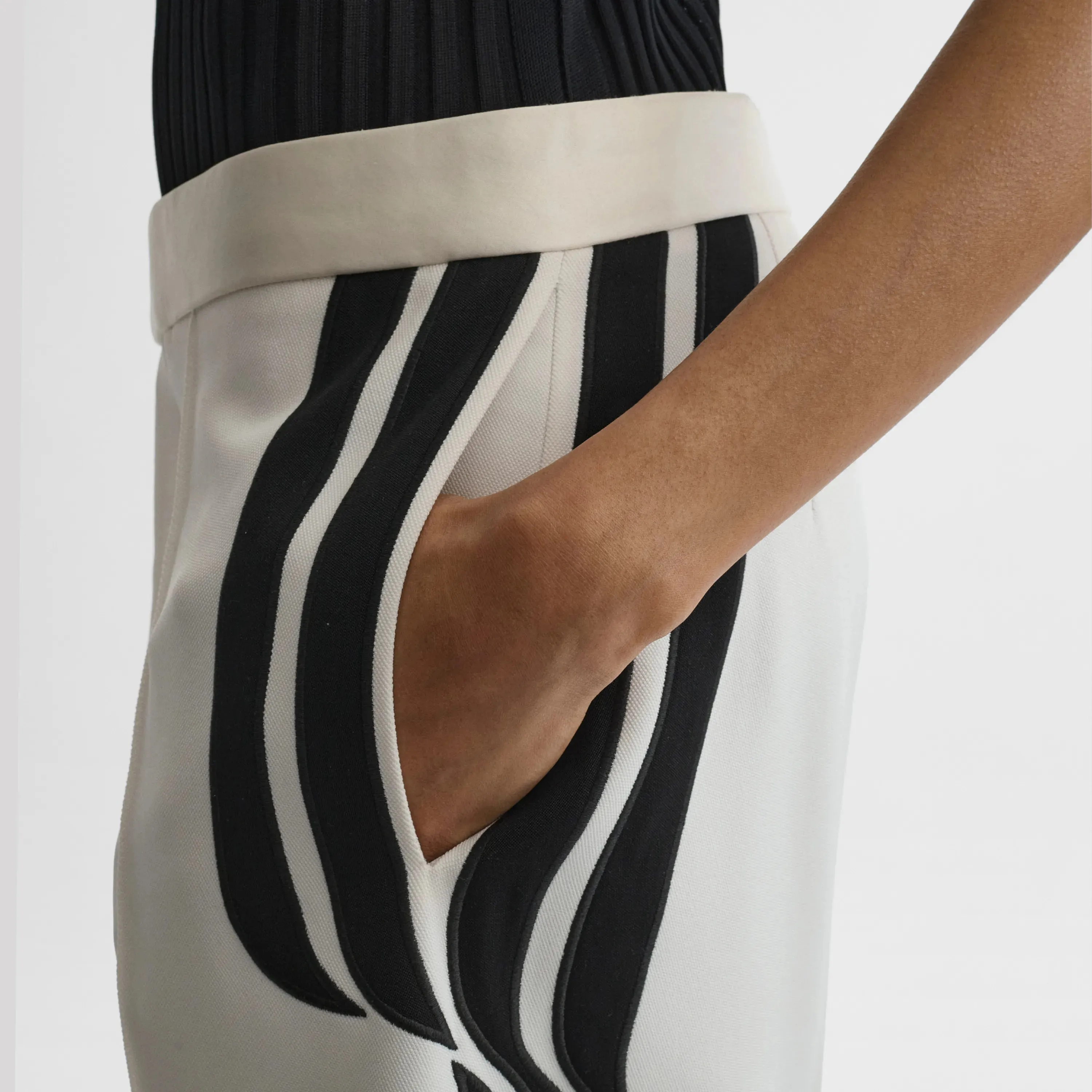 WAVE TROUSERS | black and white technical tailoring