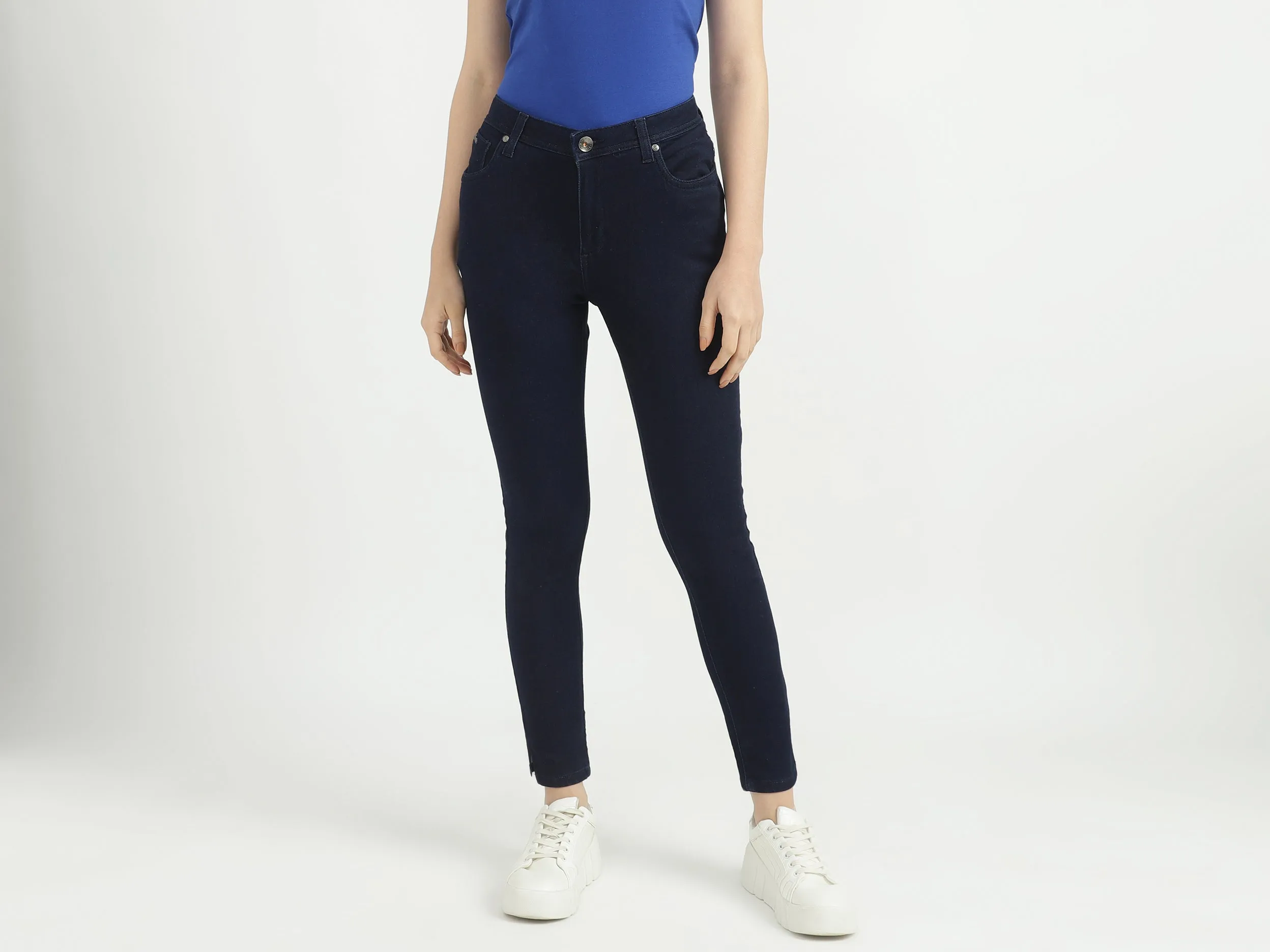 Women Solid Skinny Fit Jeans