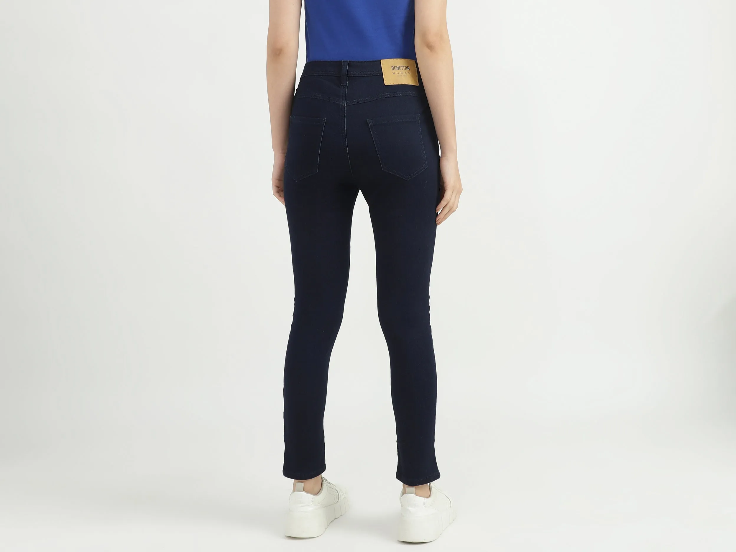 Women Solid Skinny Fit Jeans