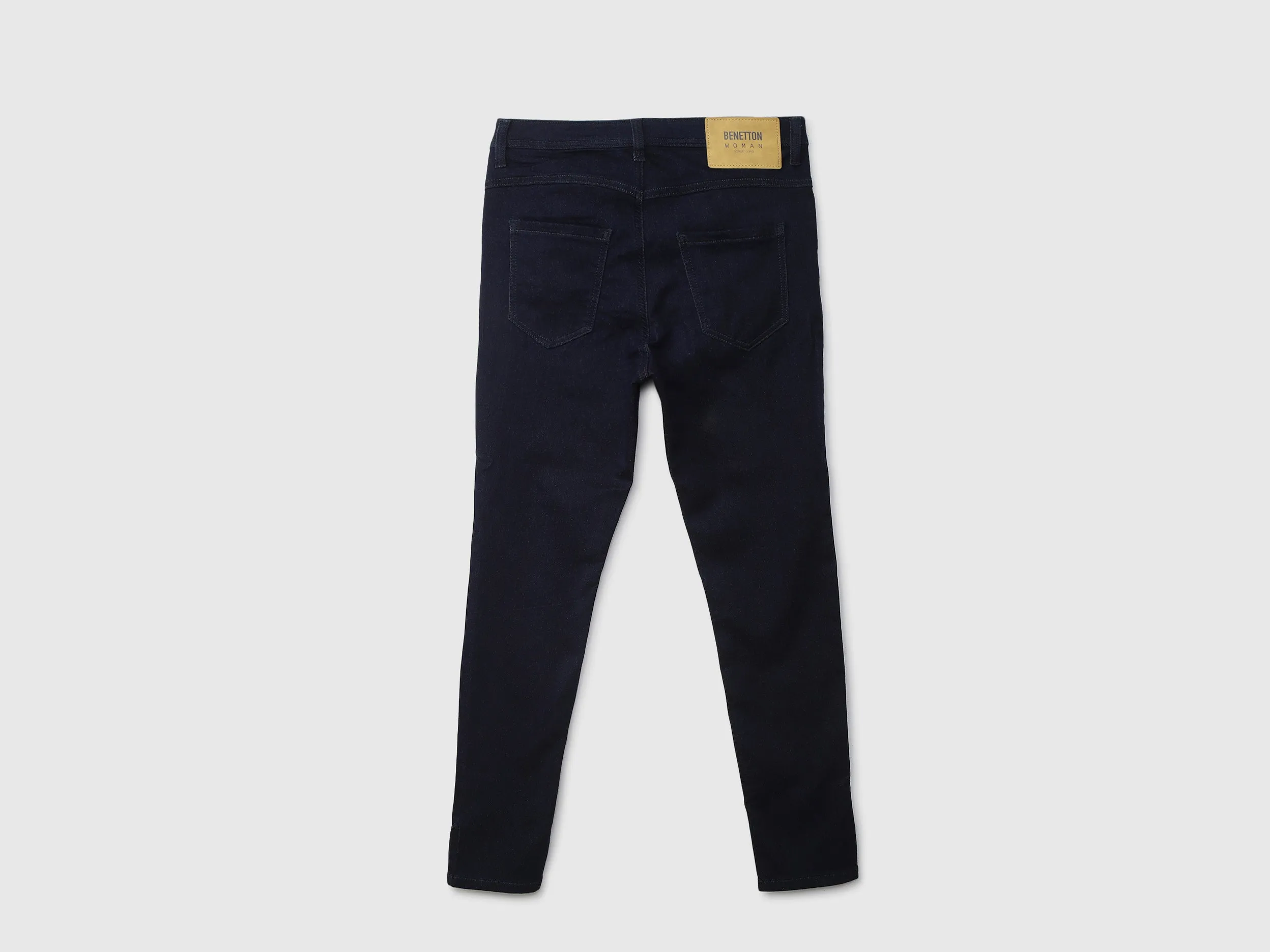 Women Solid Skinny Fit Jeans