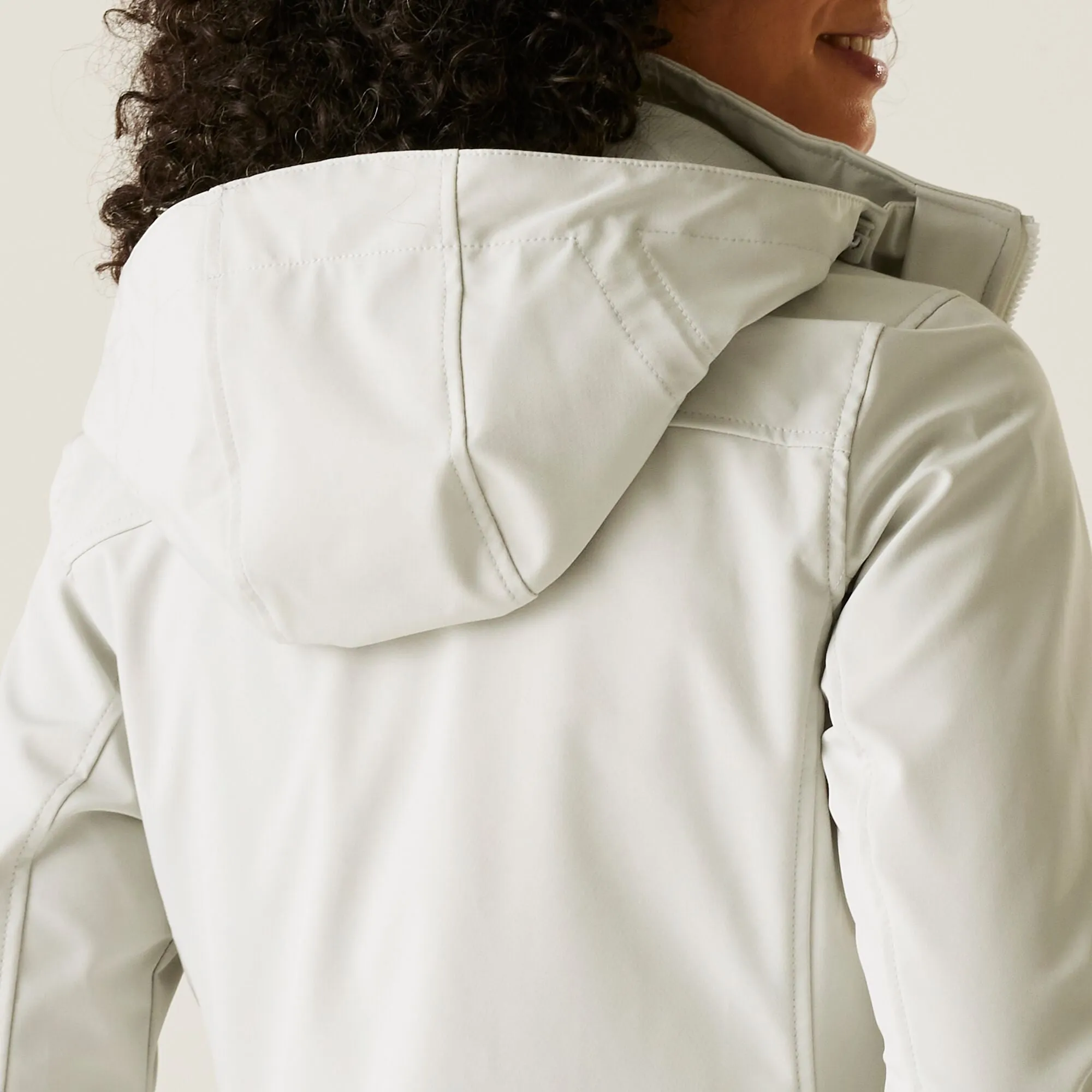Women's Carisbrooke Softshell Jacket | Oyster Mushroom Wisteria