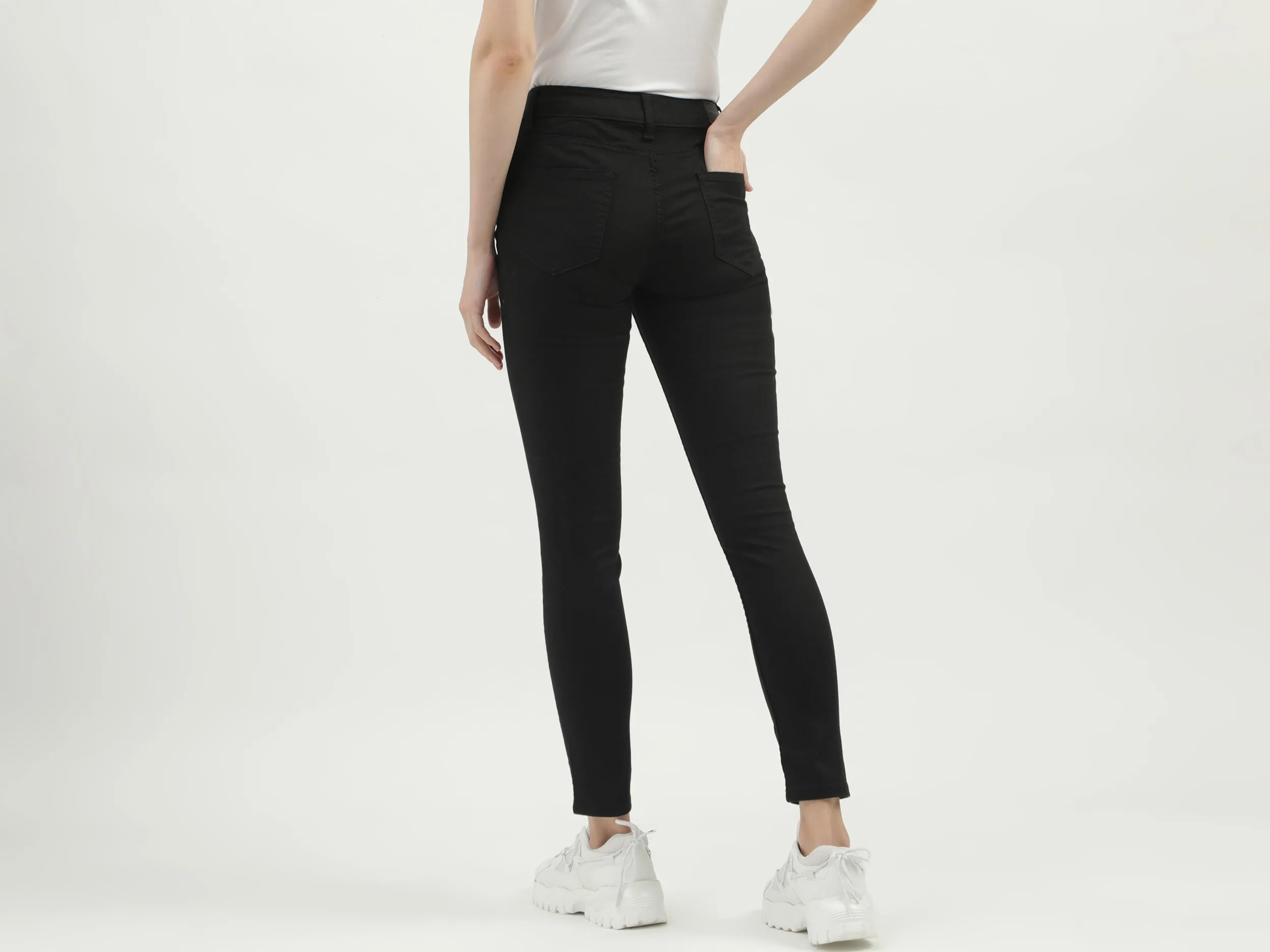Women's Solid Skinny Fit Trousers